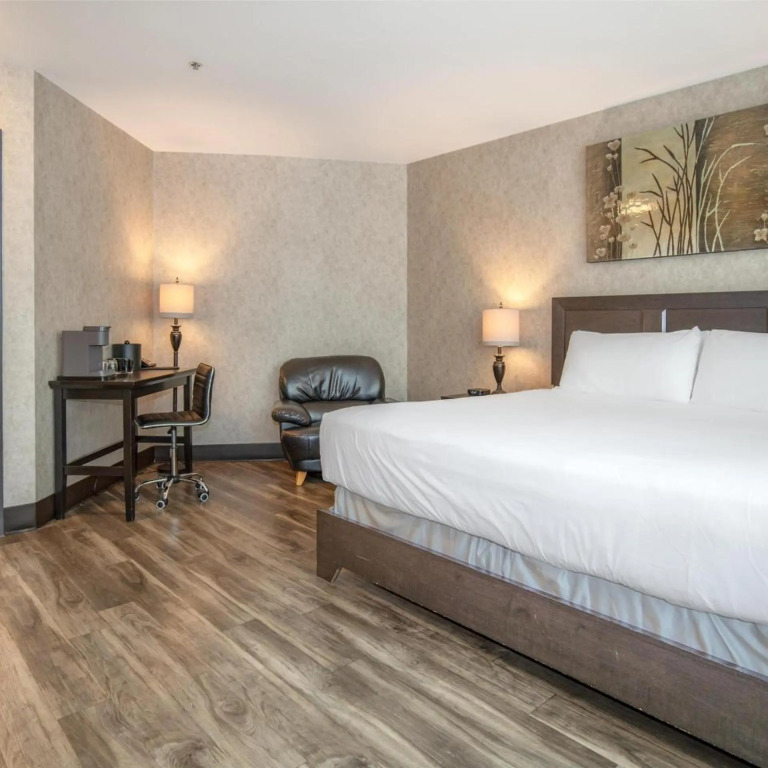 Coast Lonsdale Quay Hotel