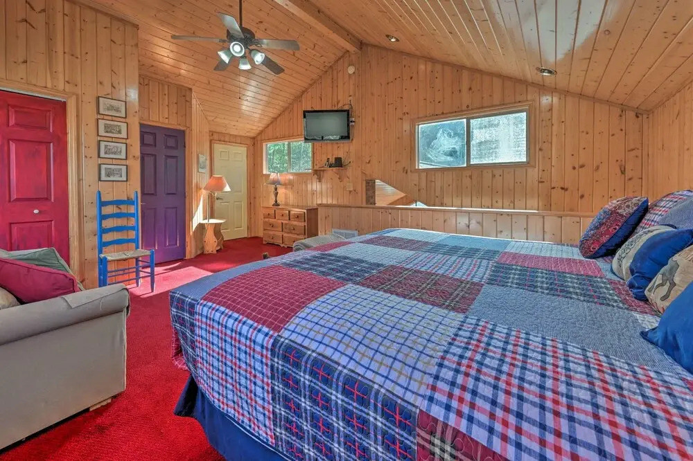 North Carolina Escape w/ Deck, Grill & Fire Pit!