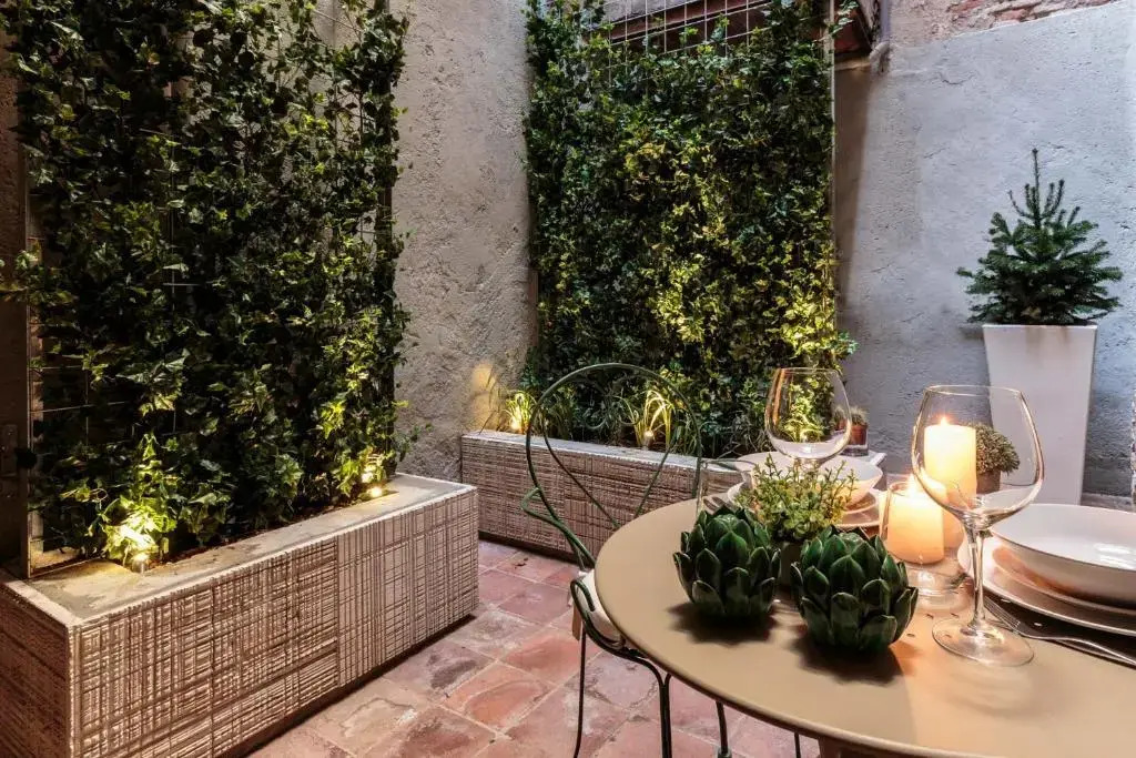 Casa Reds, THE SMART LUCCA APARTMENT SUITE inside the Walls