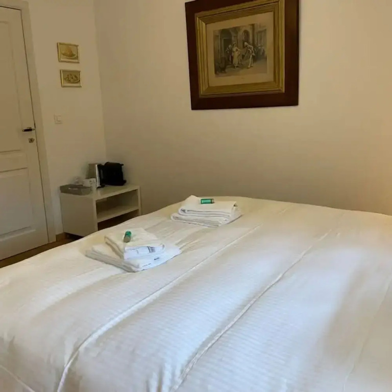 Two Guest-rooms in Stylish Villa - Free Bikes