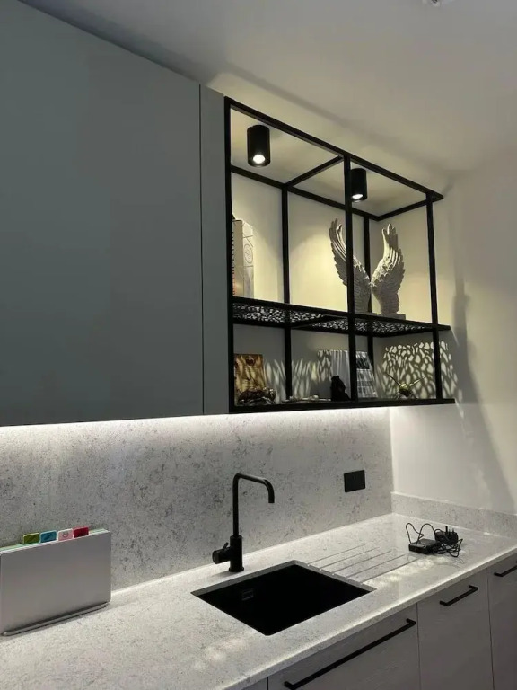 Beehive Suite - City Chic London Apartment