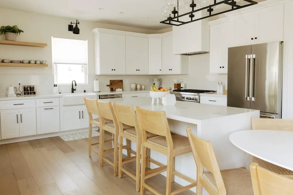 Mediterranean Modern Steps to Beach Dining w Spa