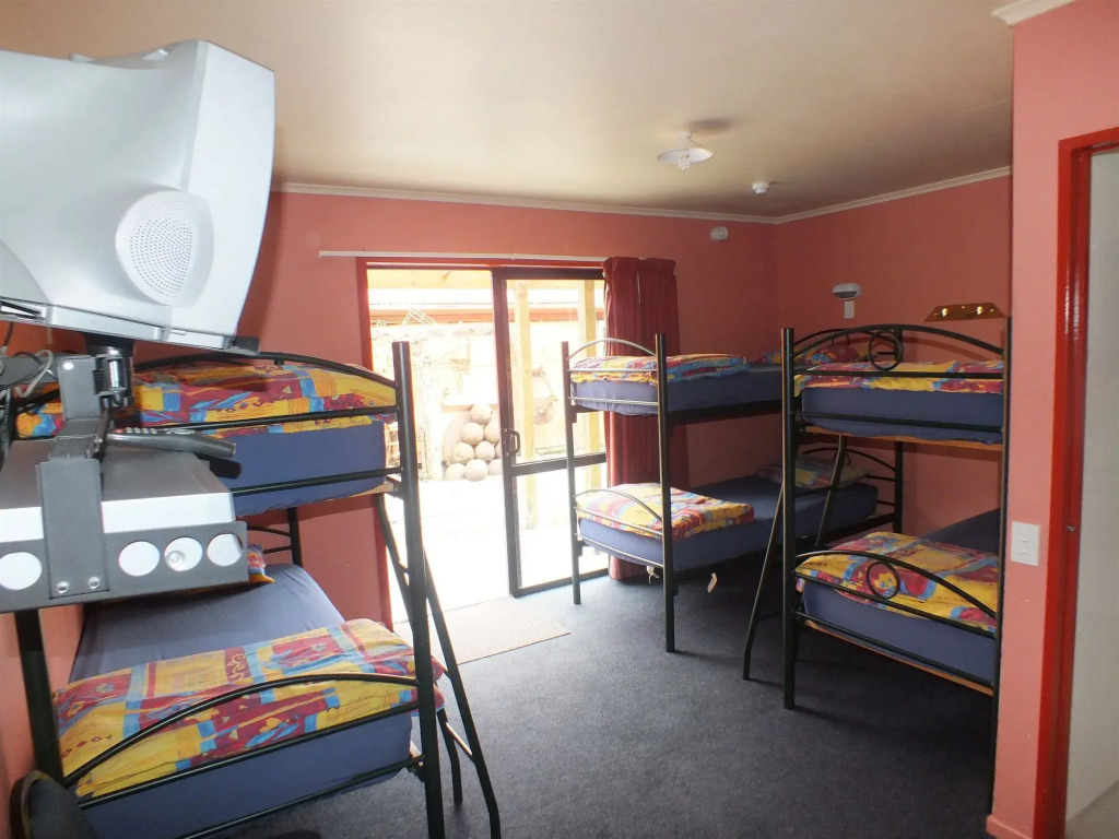 Chateau Backpackers & Motels