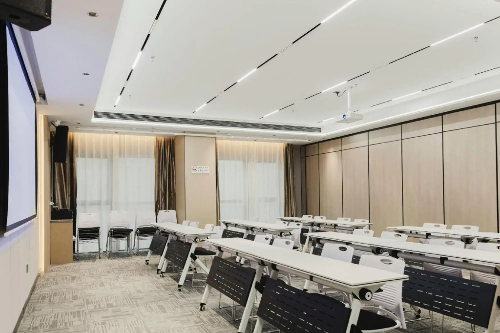 Super 8 Hotel Premier (Anyang High-speed Railway Yingbin Park)