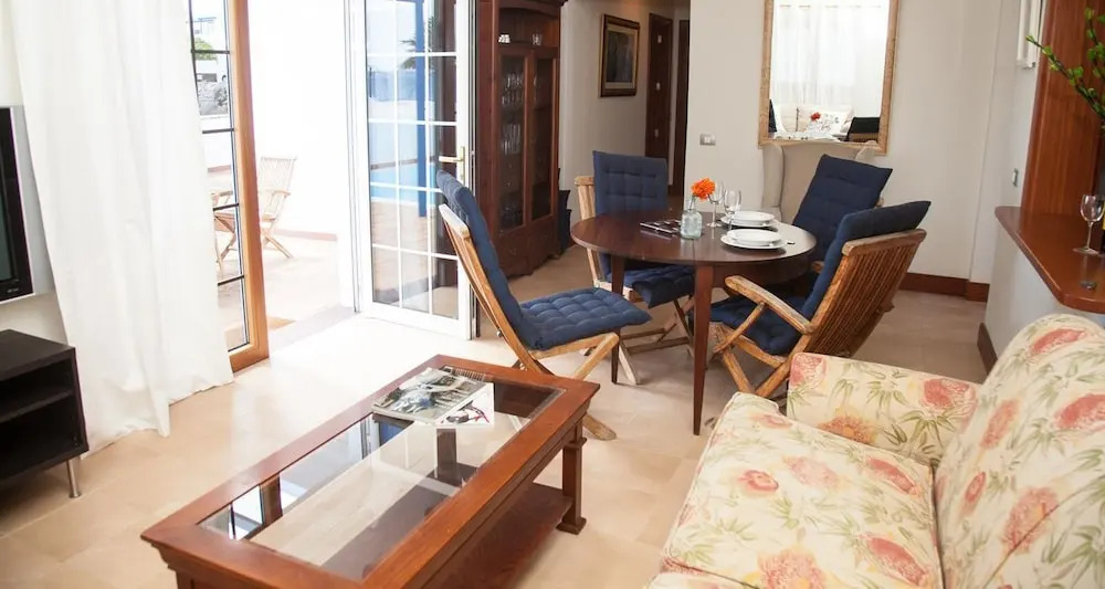 Villa Naos