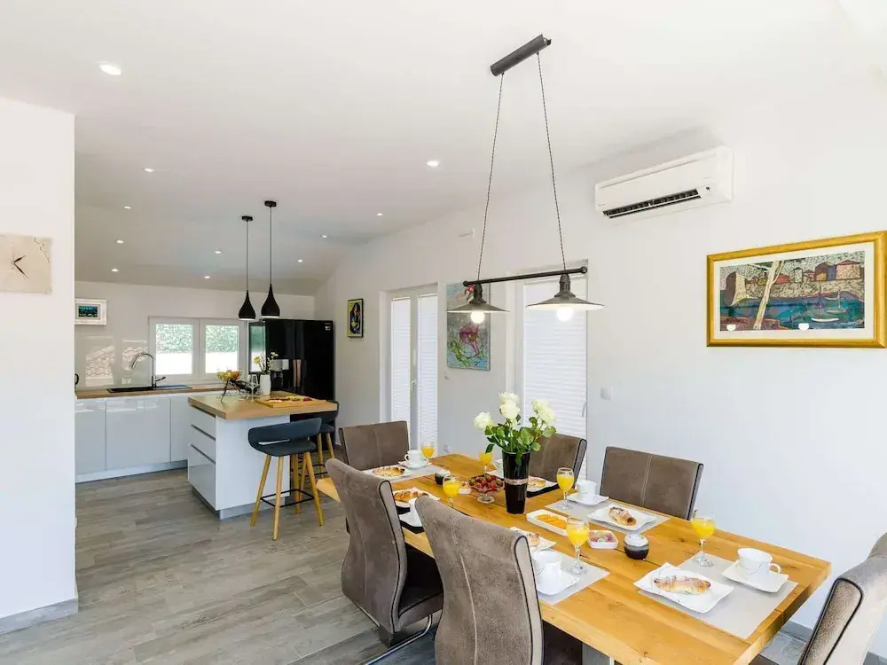 Villa Tranquility Nest Beniva - Three-bedroom Villa With Swimming Pool and Partial Sea View