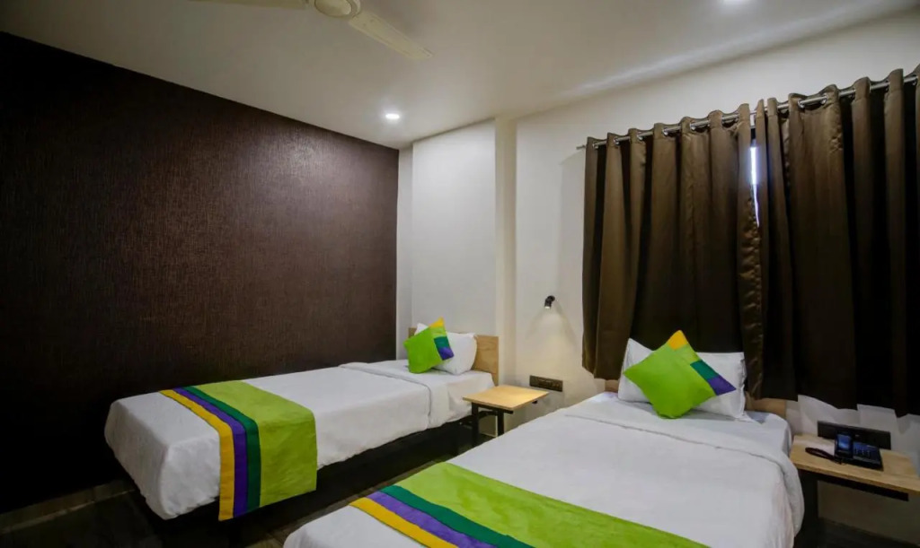 Treebo Grand Lotus - 3 km from Textile Market