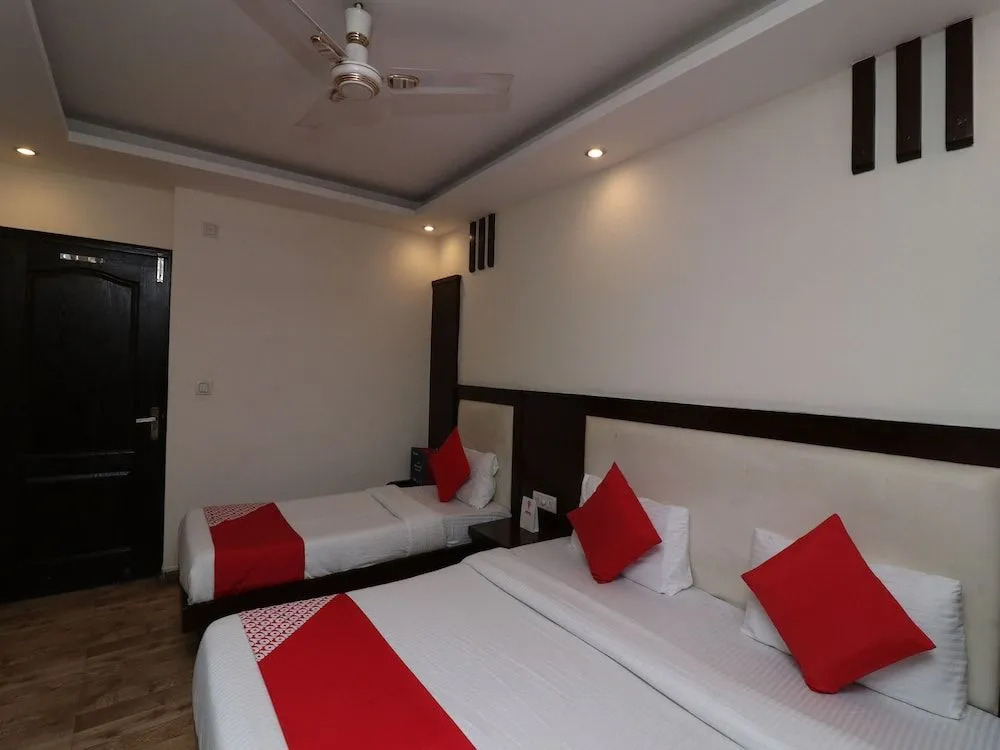 OYO 27823 Hotel Sahib