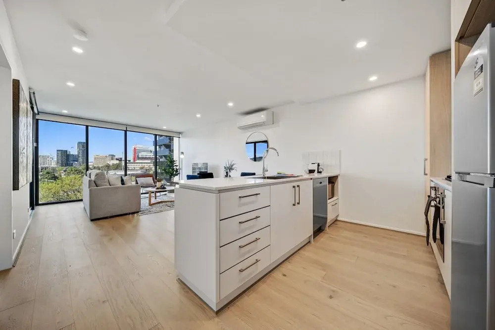 Chic 1-bed With Sophisticated Decor,