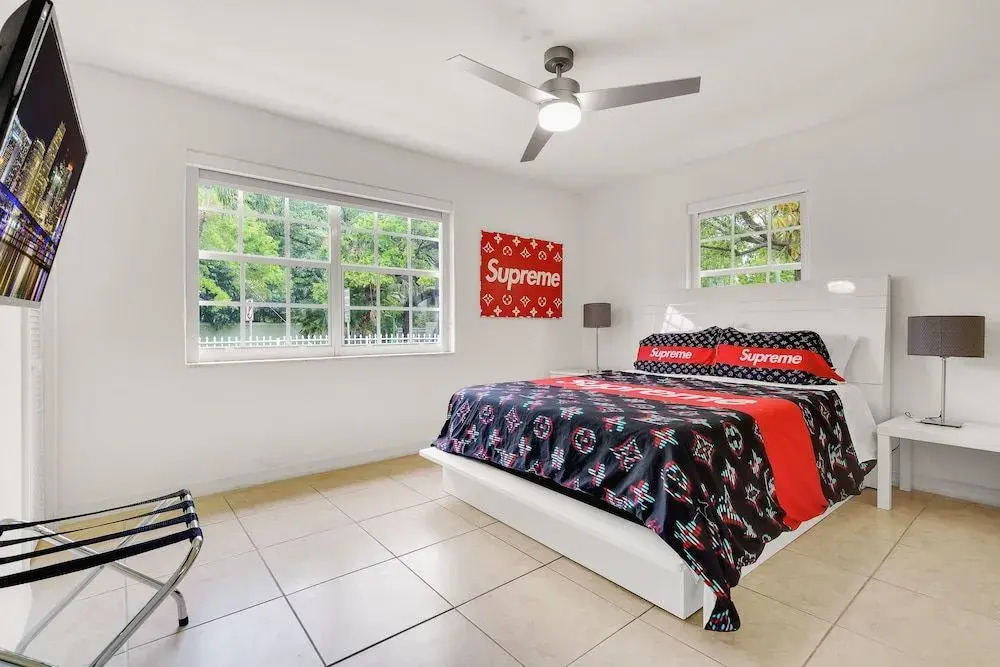 "Fantastic House 5min to Brickell w/ Pool & Tub".