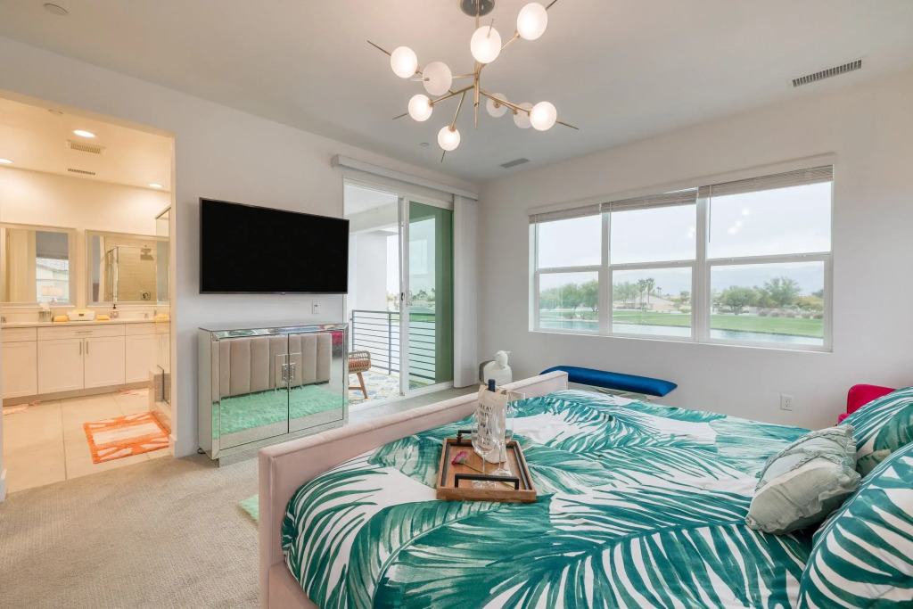 Sunburst by Avantstay Lakefront + Mountain Views