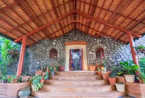 Retreat on Cloud 9 by Vista Rooms