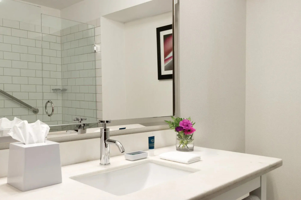 Four Points by Sheraton Victoria Gateway