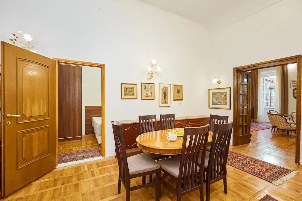 Apartment Misir