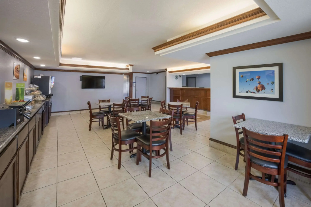 Quality Inn & Suites Clayton, NM