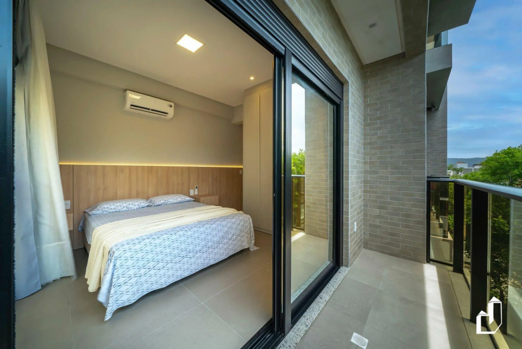Apartamento Com 02 Dormitórios Em Canto Grande