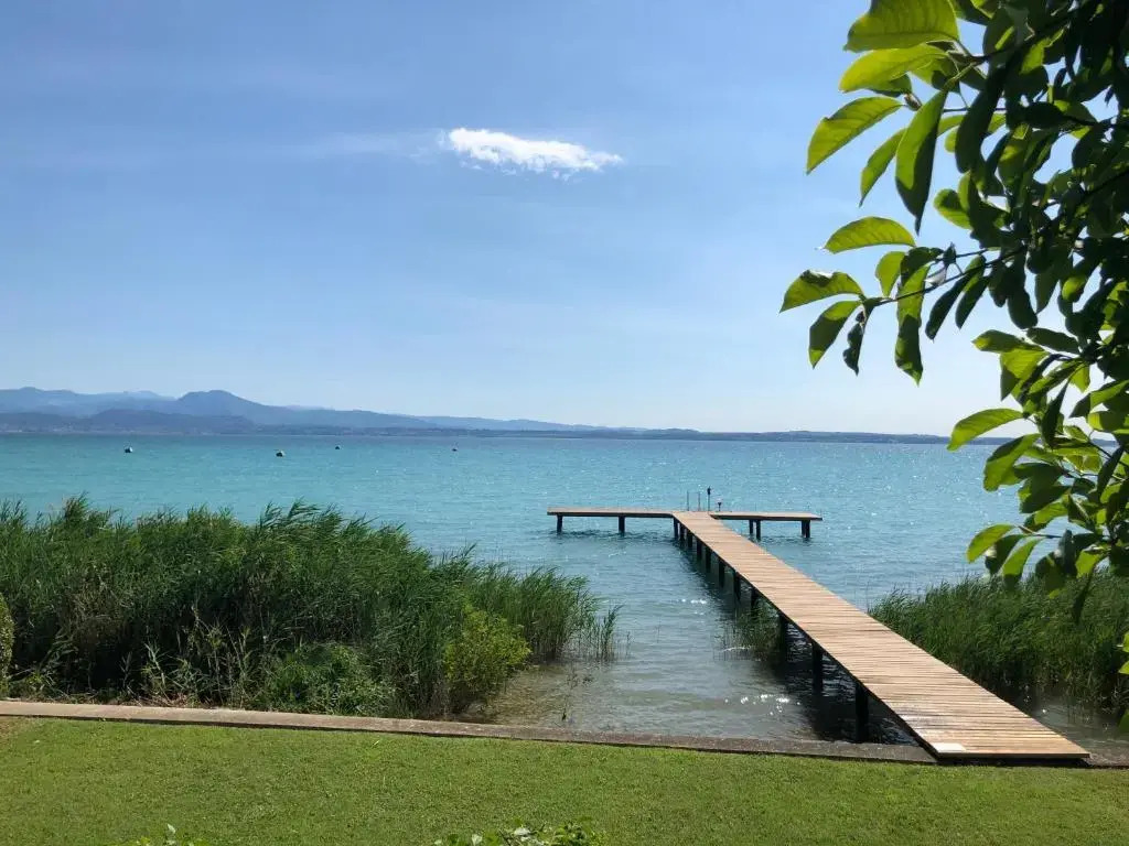 Lake Front Apartment - Direct Lake Access