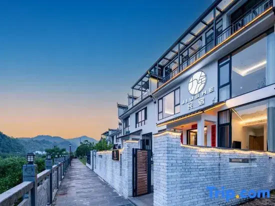 Wuyuan Jiushe B&B