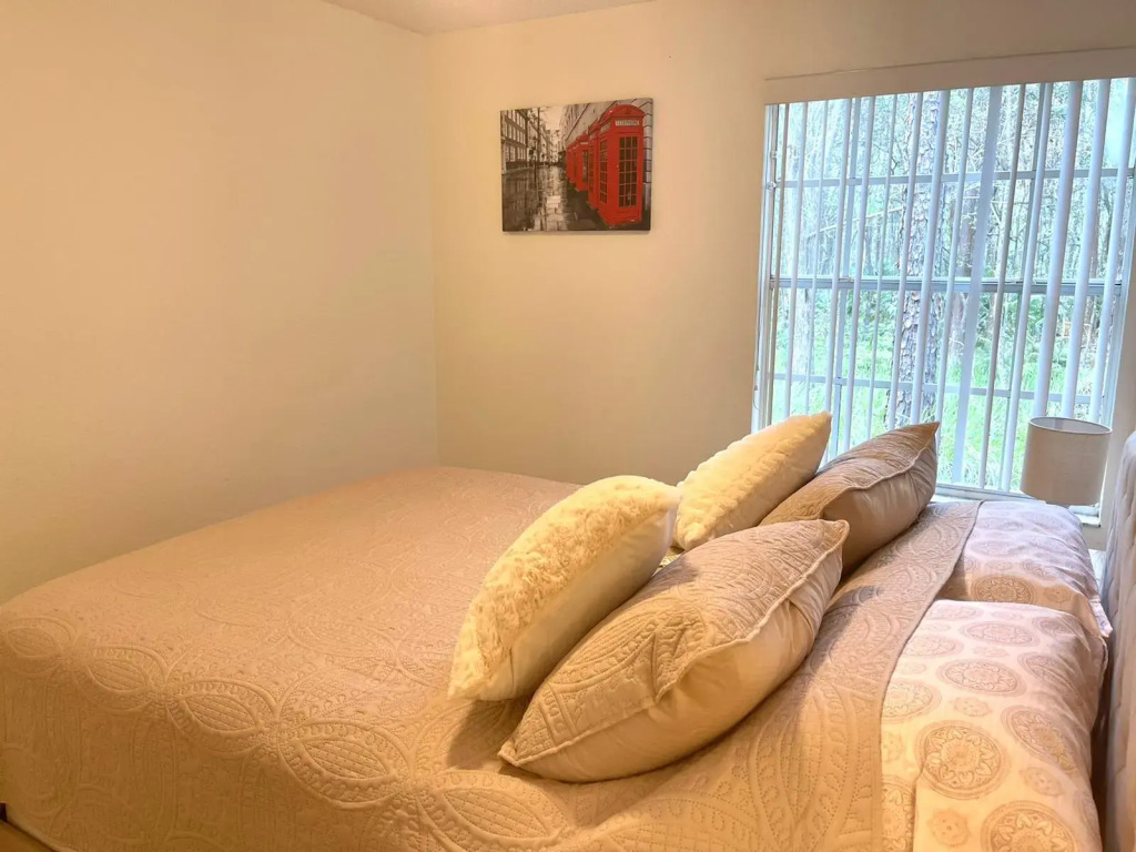 Grand Family 3BD Condo Apartment Near Disney Parks 5