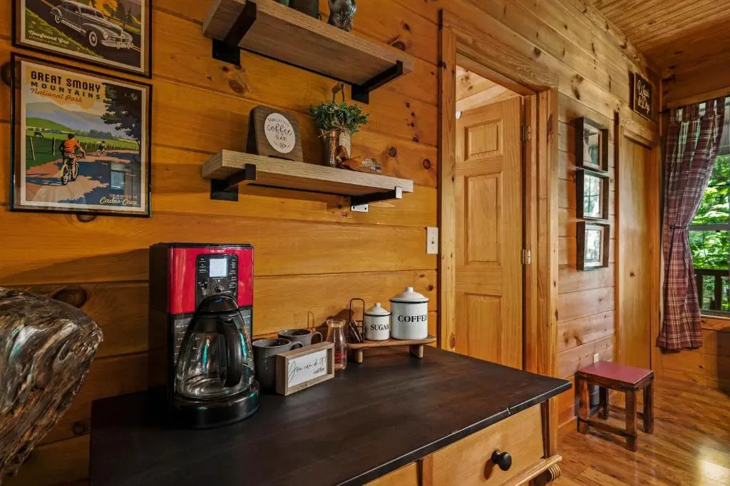 Dreamy Cabin & Outdoor Oasis! Mins to Natl Park