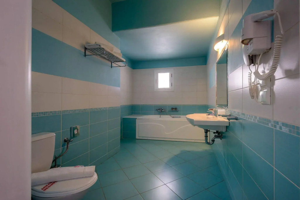 Aspalathras White Hotel
