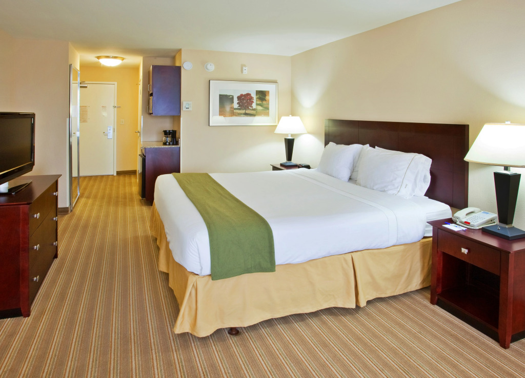 Holiday Inn Express & Suites Fresno River Park Hwy 41 by IHG