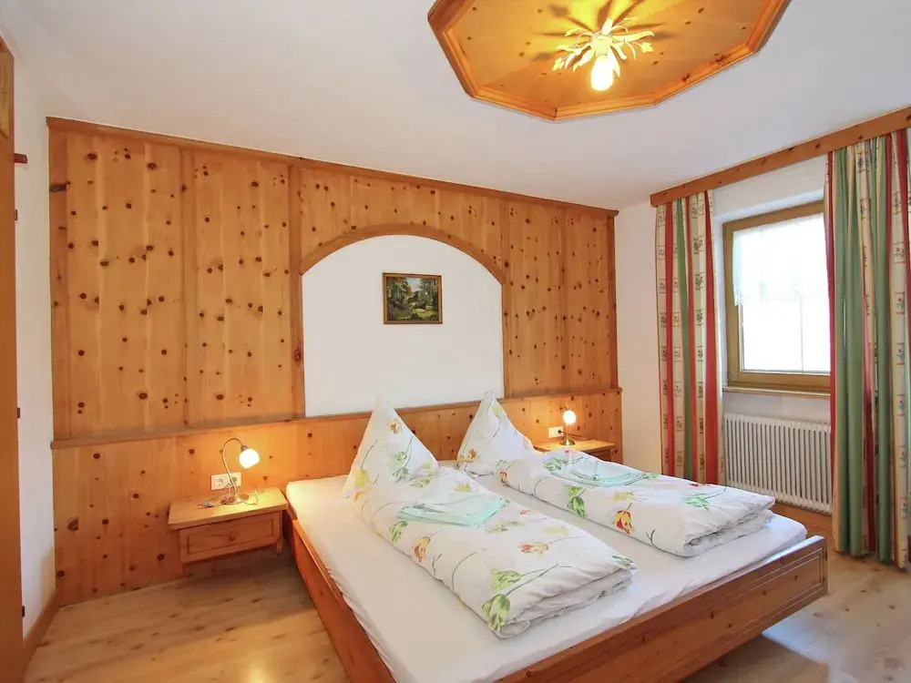Spacious Holiday Home With Balcony, Sauna, Parking