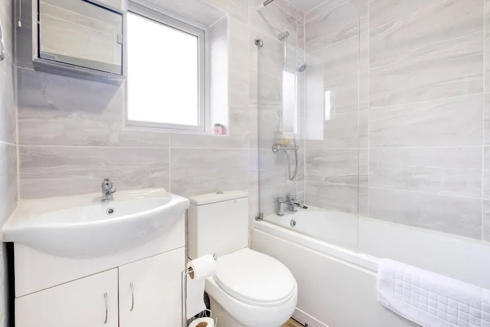 3 Bedroom House with Parking in Windsor