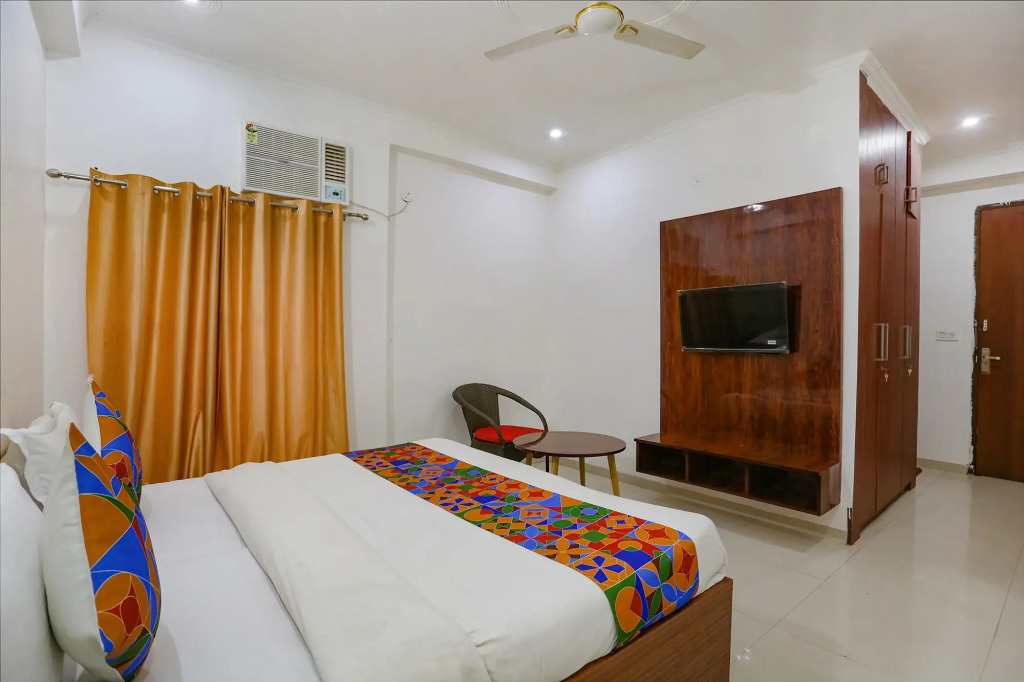 Fabhotel 52 Ivory