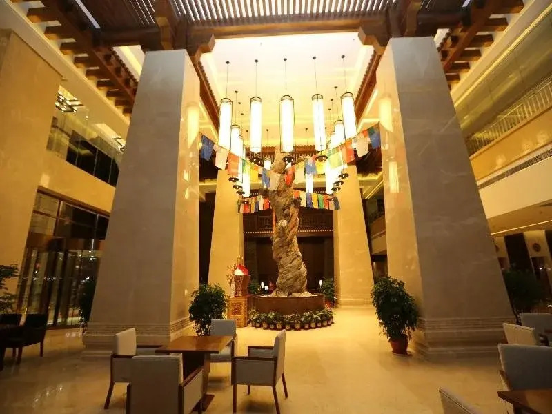Qomo Langzong Hotel