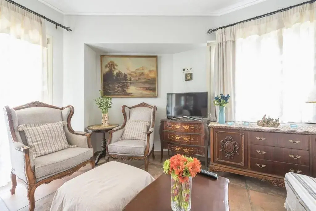 Seaside 2BR apartment in Varkiza 2mins walk from beach