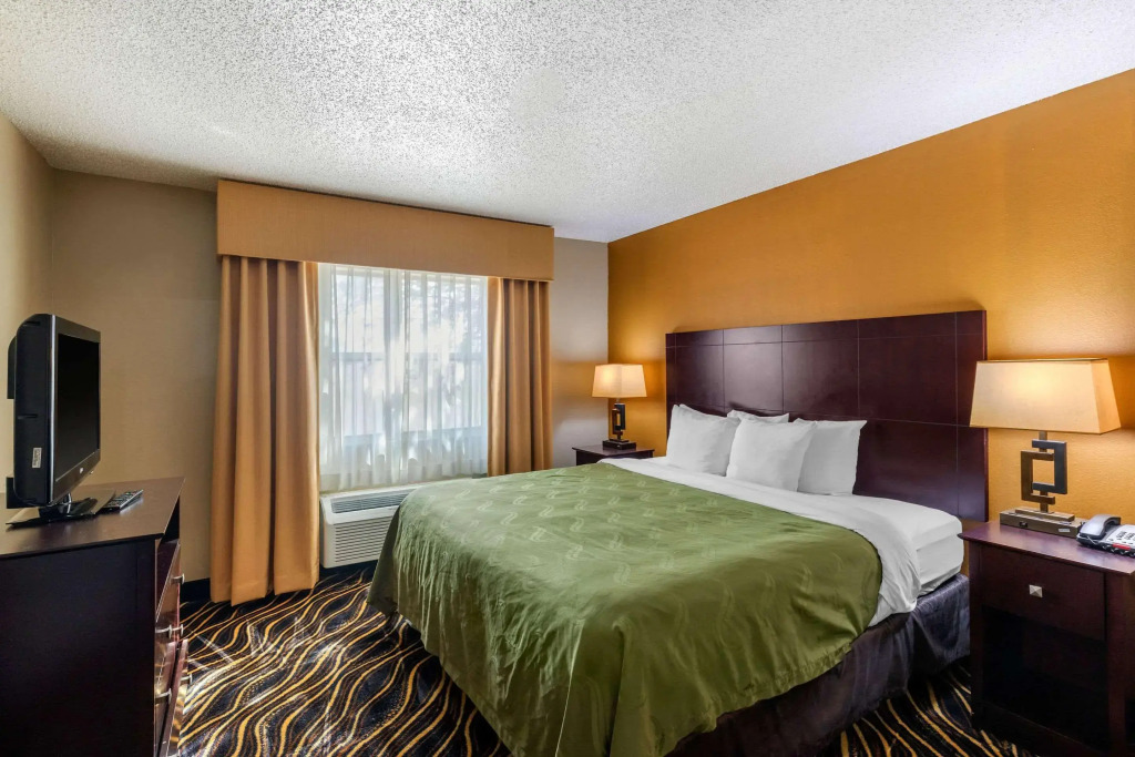 Quality Suites Addison-Dallas