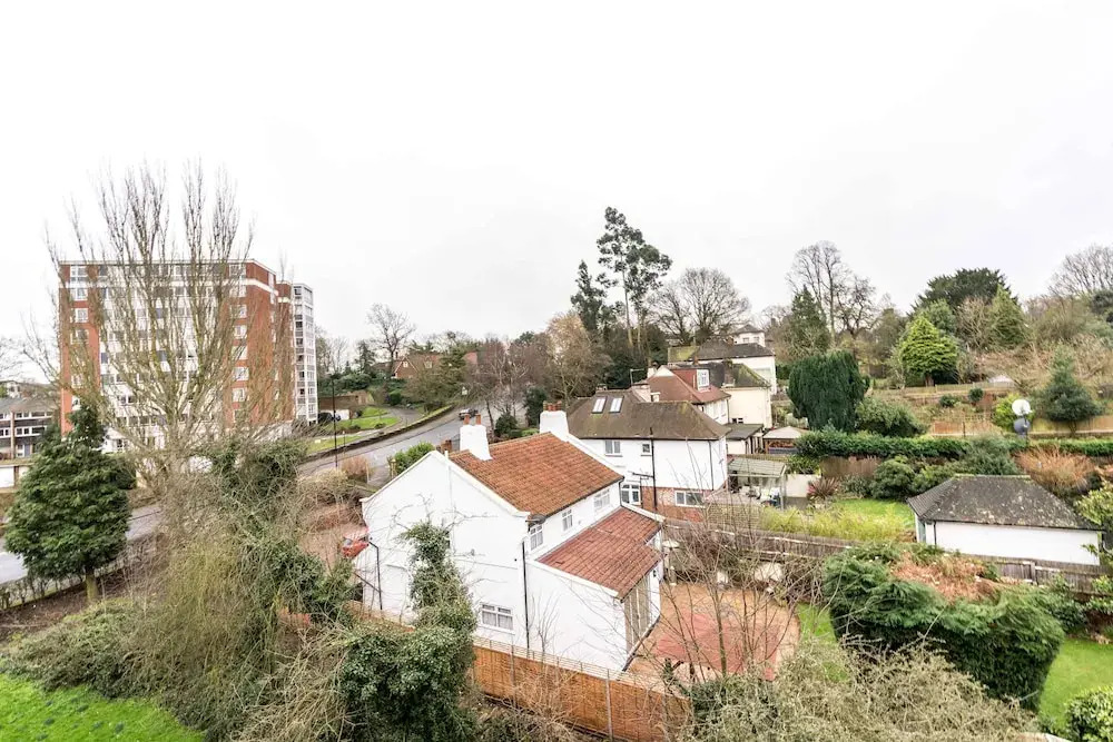 NEW Sleek & Colourful 2 Bedroom Flat Forest Hill
