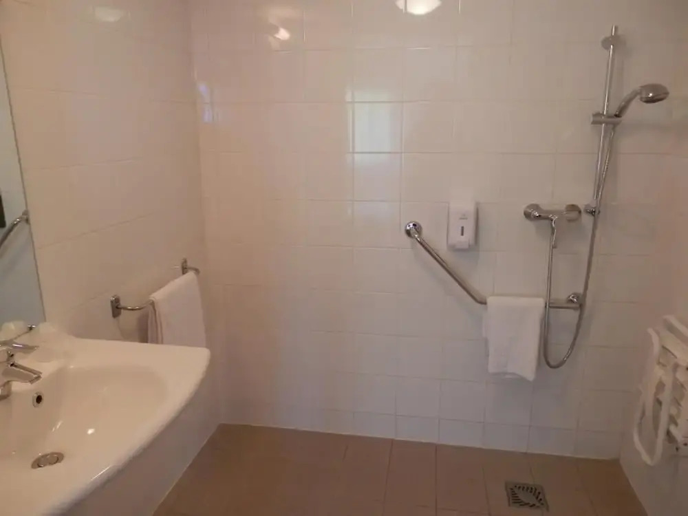 Ever Route 64 Brit Hotel Tarbes Ibos