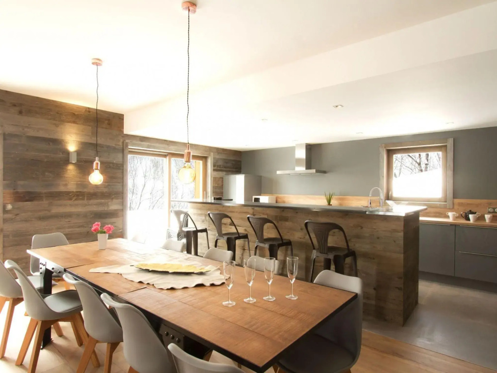 Luxury apartment with a hot tub in the heart of Huez Village