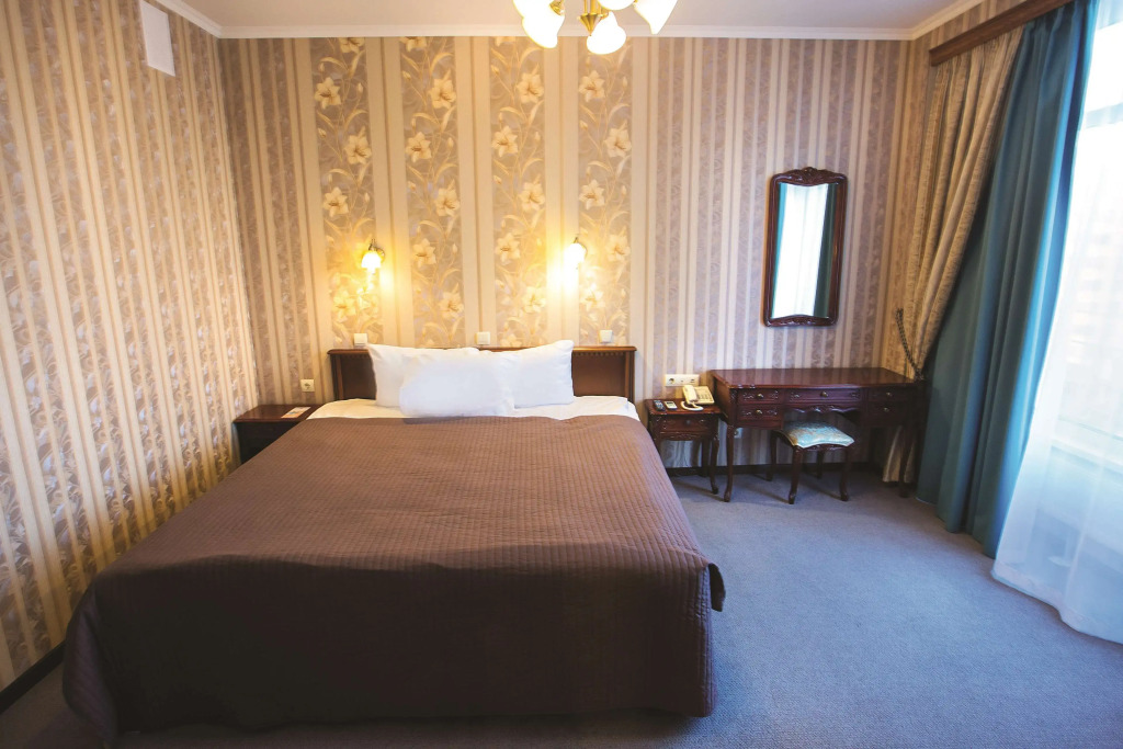 Готель Дніпро Dnipro Hotel