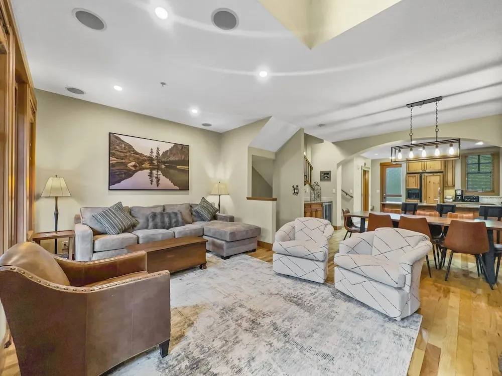 Spacious Town Home, Short Walk to Lifts, Private Hot Tub - 144C by Redawning