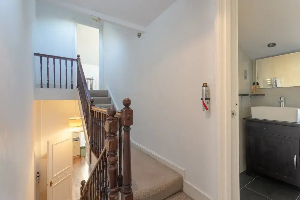 Comfortable 3 Bedroom Flat in Battersea