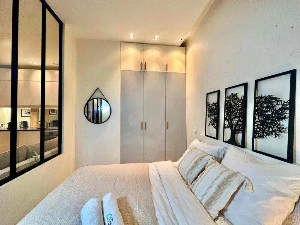 Family Apartment In Front Of The Eiffel Tower