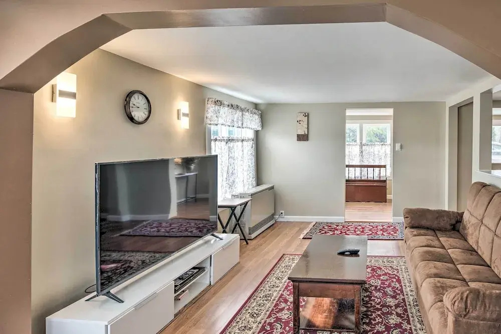 Historic Meredith Home: Walk to Town Center!