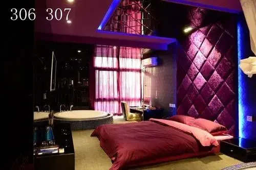 Yuhao Theme Hotel (Dongying Baolong City Plaza)