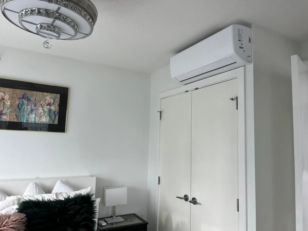Water View Condo in Downtown Vancouver (2BR/2Bath)