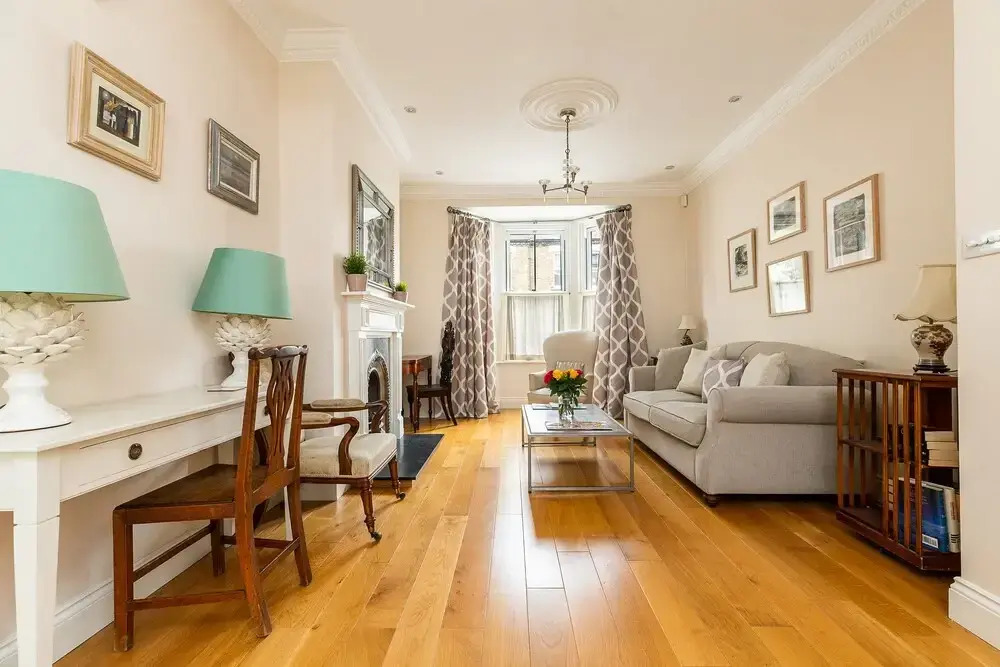 JOIVY Stunning 3 bed House Close to Westfield