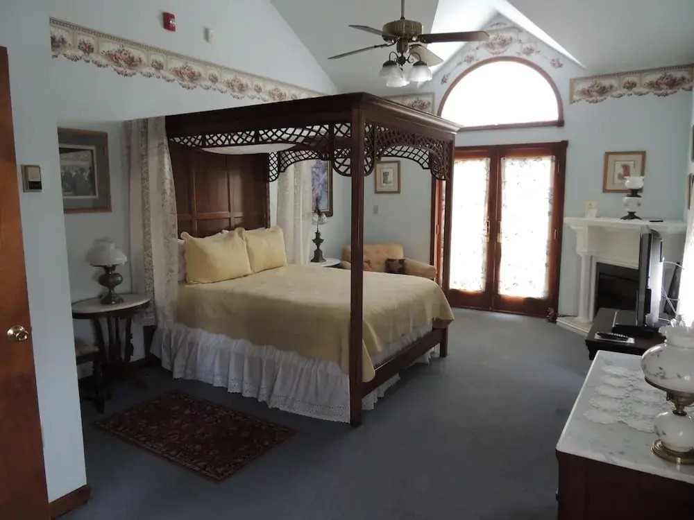 John Wesley Inn & Carriage House