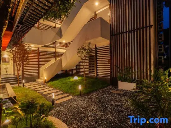 Yueshan Hillside Reverie | 270° Snow Mountain View | Smart Designer Vacation Apartment