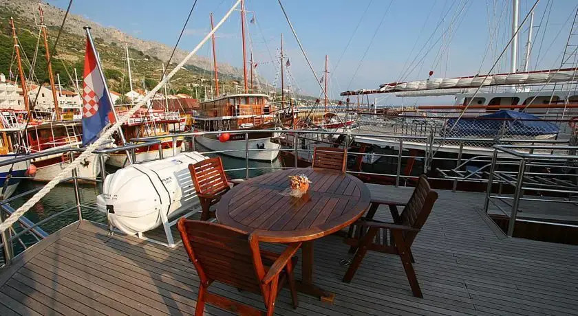 Adriatic Cruising Yacht