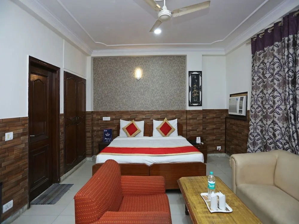 OYO 472 Hotel Sareen