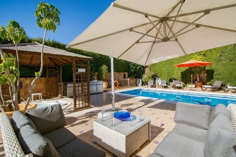 CS Luxury 4 Bedroom Villa Close to Beach RoomService