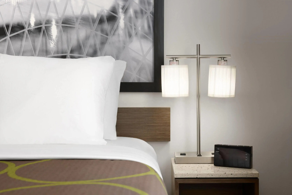 Super 8 By Wyndham Bronx Near Stadium