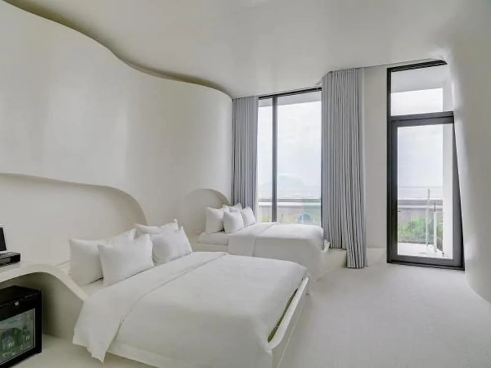 Play Hotel